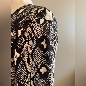 I. McLaughlin cotton blend sweater with beautiful buttons down one arm.